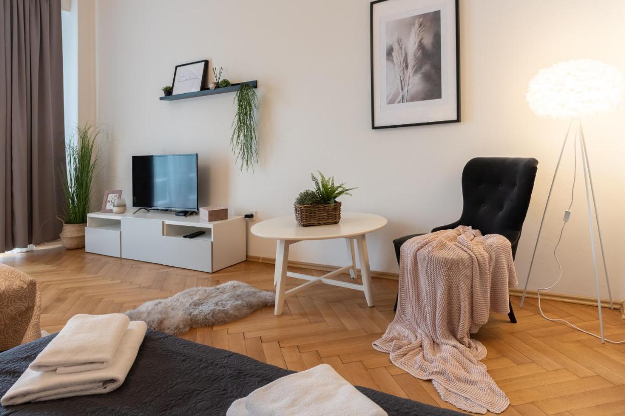 Luxury Apartment In Prime Location プラハ エクステリア 写真