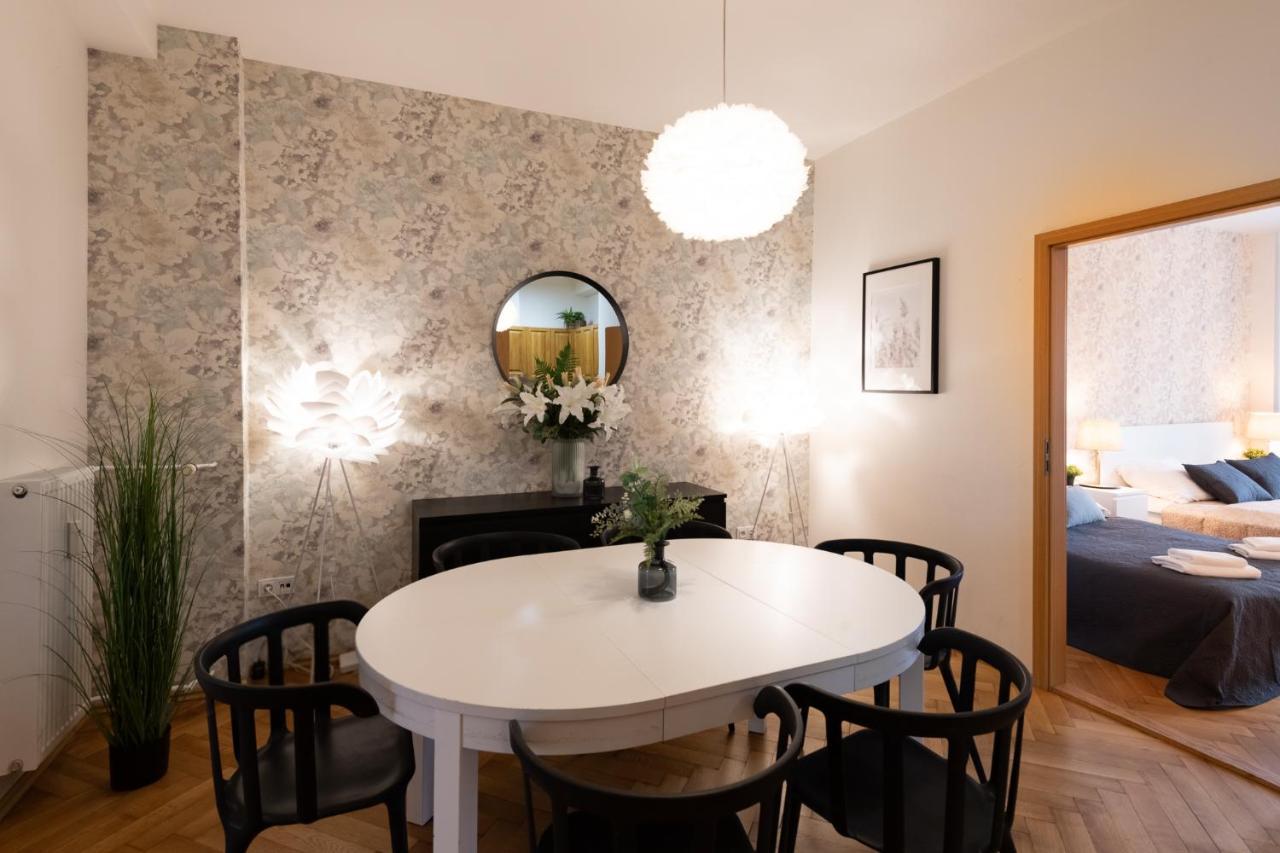 Luxury Apartment In Prime Location プラハ エクステリア 写真