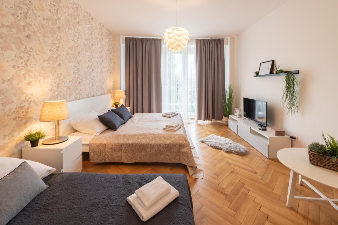 Luxury Apartment In Prime Location プラハ エクステリア 写真