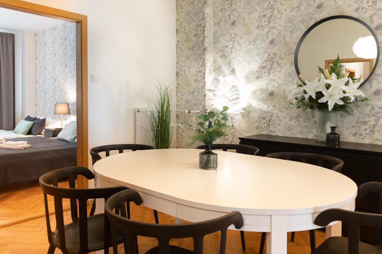 Luxury Apartment In Prime Location プラハ エクステリア 写真