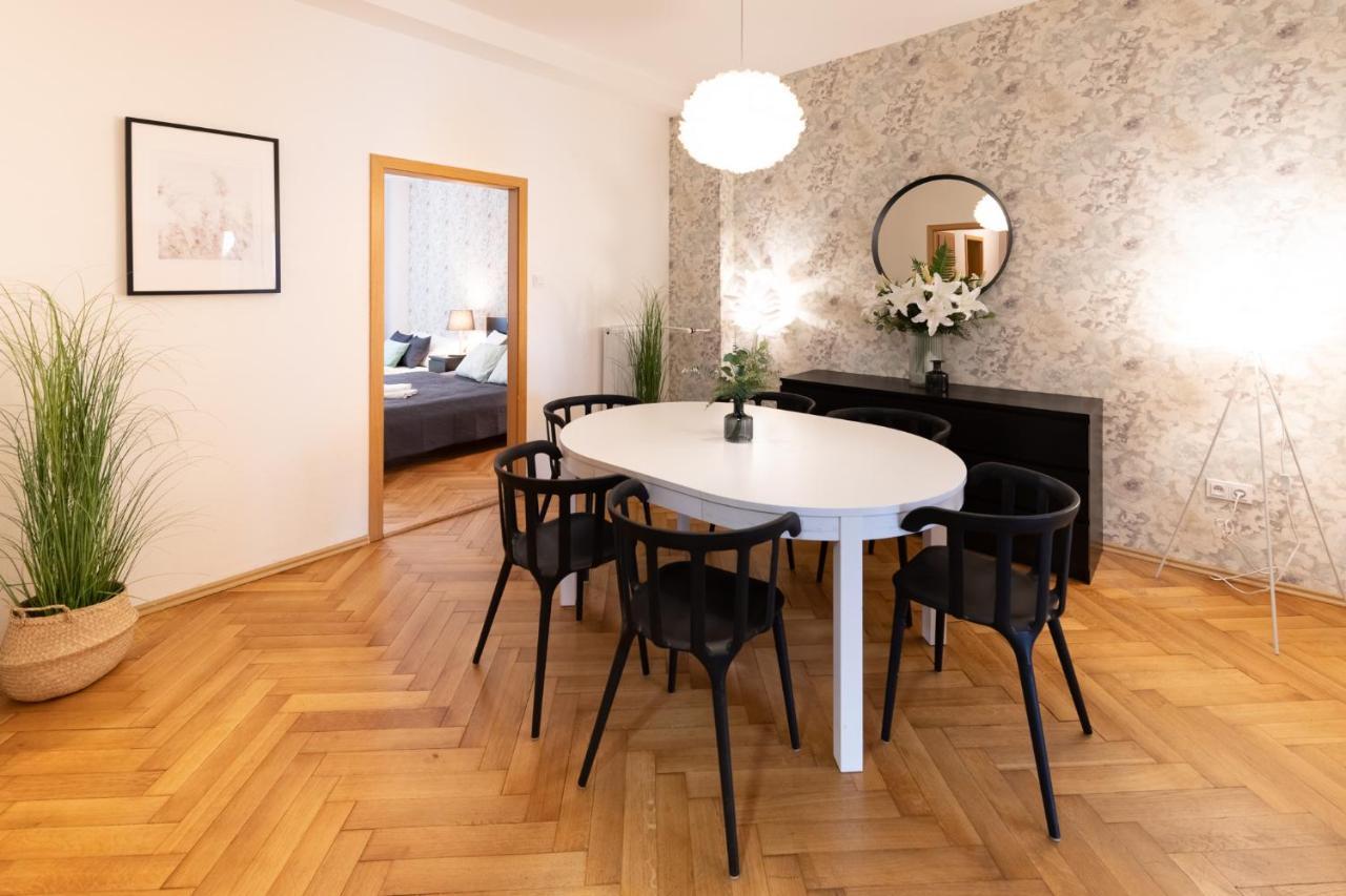 Luxury Apartment In Prime Location プラハ エクステリア 写真