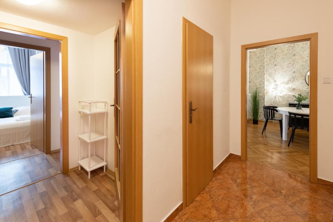 Luxury Apartment In Prime Location プラハ エクステリア 写真